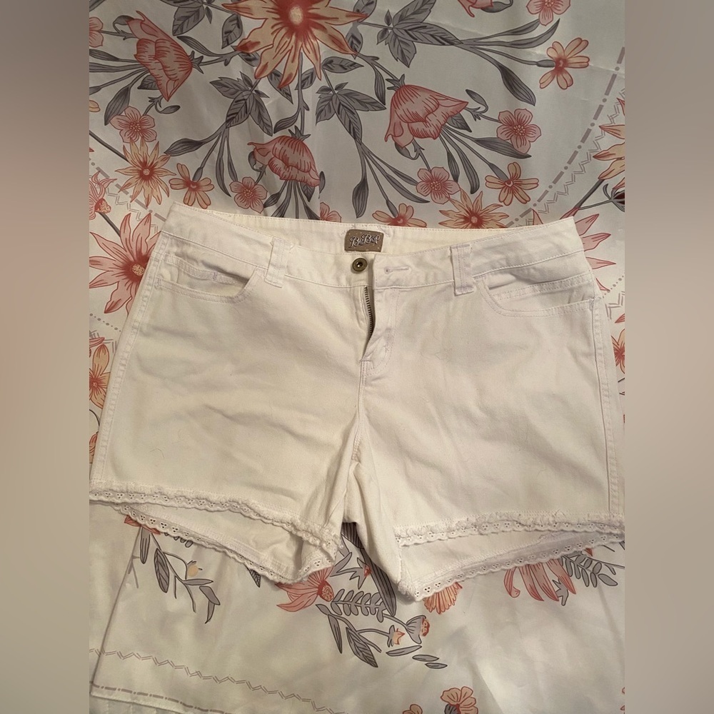 Womens BeBop white shorts Lace hem  size 14 denim type material light weight